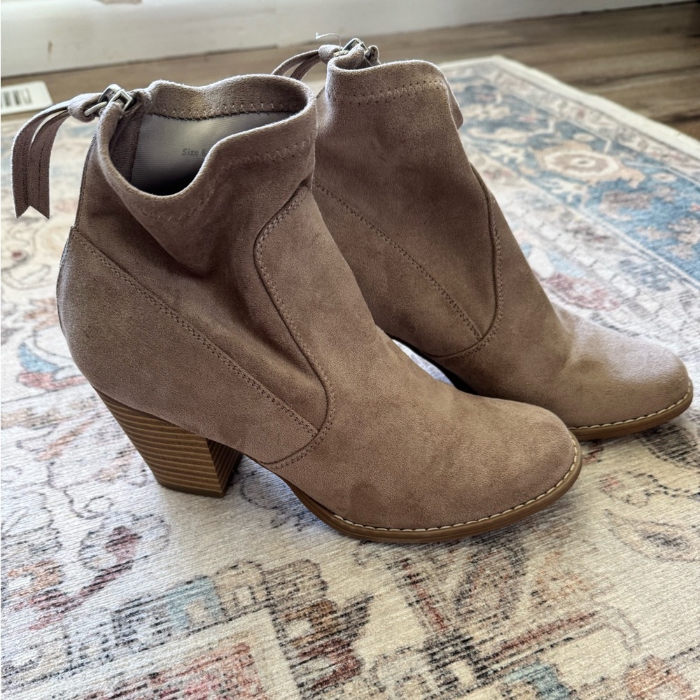 Dolce Vita DV8 Jonah Stretch Bootie